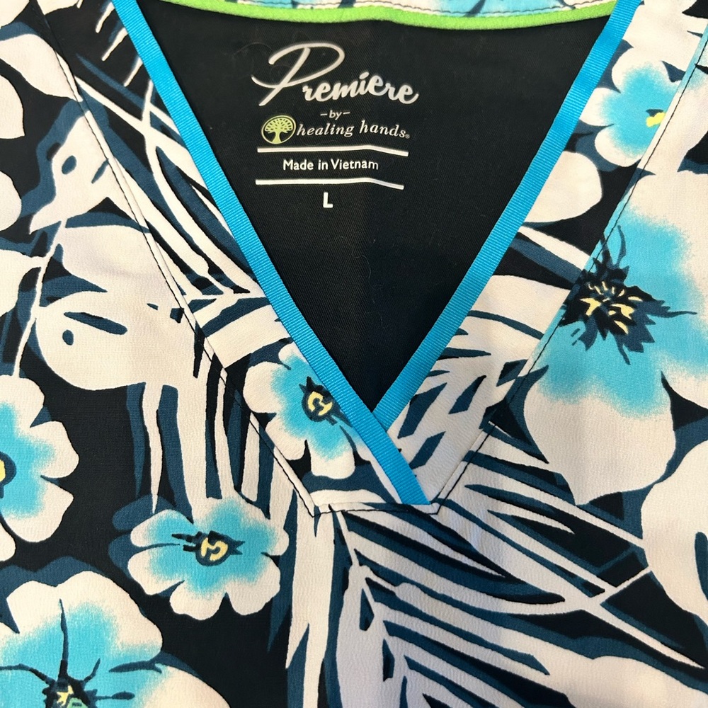 Scrubs Assorted Bundle- 9 pieces! - Picture 9 of 16